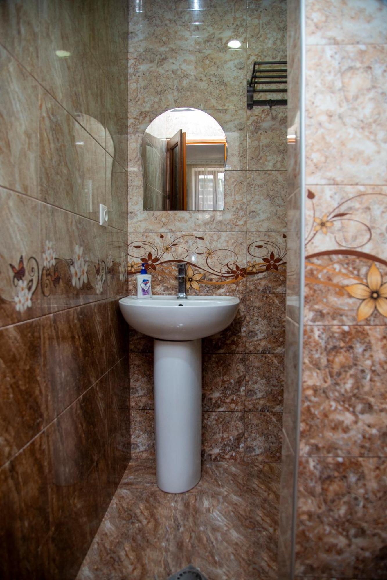 Akhalkalaki Fish Hotel מראה חיצוני תמונה